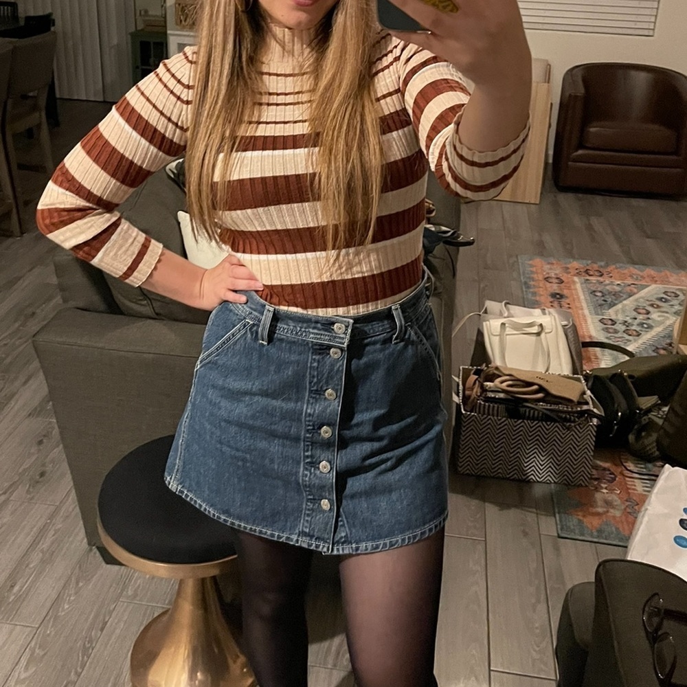 Levi’s women’s denim skirt•••buttons detail, A-Line-size 31••• - Picture 2 of 15